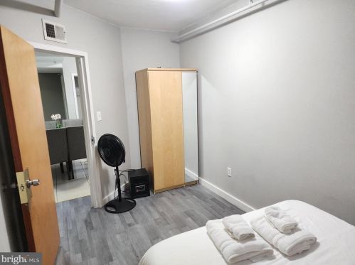 2239 Broad St, Philadelphia PA  19148-2916 exterior