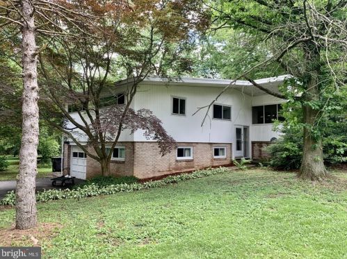 11 Circle Dr, Carlisle, PA 17015-8894