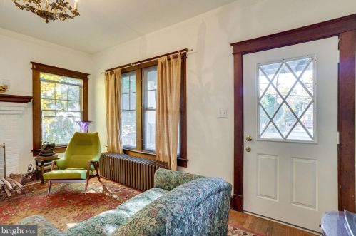 9011 Colesville Rd, Silver Spring MD 20910-1653 exterior