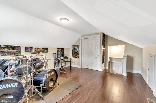 25 Amsterdam Rd, Trenton NJ 08620-1902 exterior