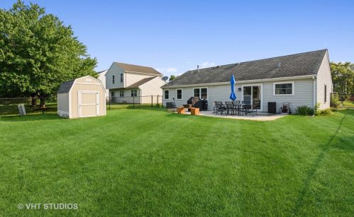 416 Essex Pl, Carol Stream, IL 60188-9200