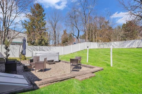 16 Charter Rd, Ellington CT  06029-4224 exterior
