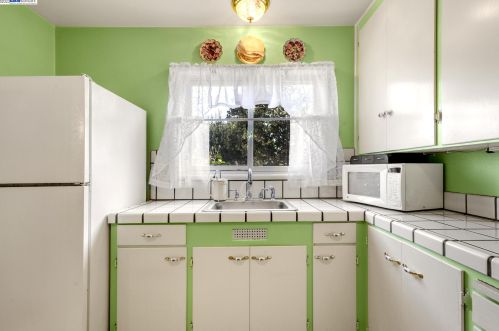 21362 Haviland Ave, Hayward, CA 94541-2067