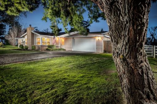 2136 Toca Ln, Ramona, CA 92065-3628