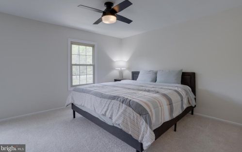 5707 Oak Leather Dr, Springfield VA  22015-2315 exterior