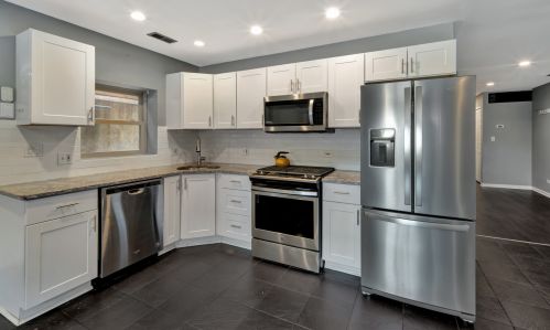 1327 Walton St, Chicago, IL 60642-5341