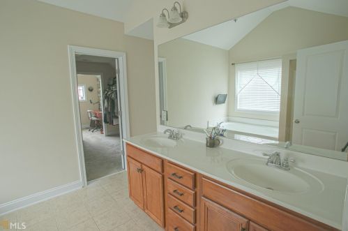 8410 Sugarwood Ct, Gainesville, GA 30506-6369