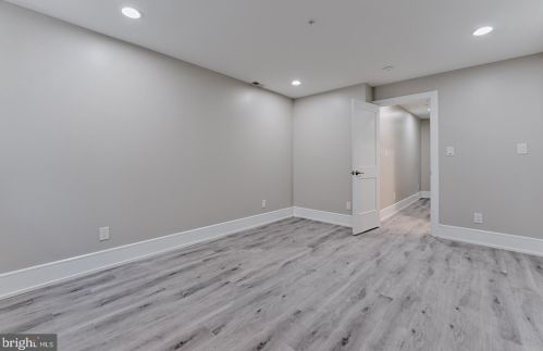 950 Front St, Philadelphia PA 19147-0043 exterior