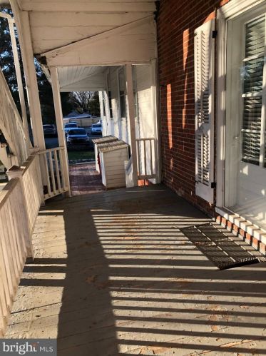 255 Kings Hwy, Haddonfield NJ 08033-1981 exterior