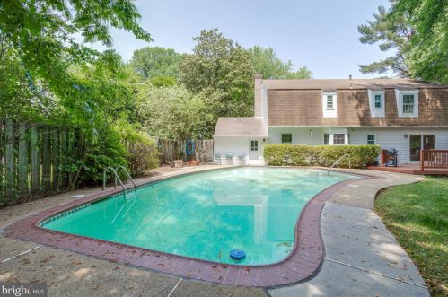8403 Stone Gate Dr, Annandale, VA 22003-4559