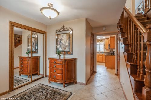 248 Windsor Dr, Buffalo Grove, IL 60089-1953