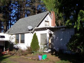 5741 Hazel Ct, Newport OR  97365-1128 exterior