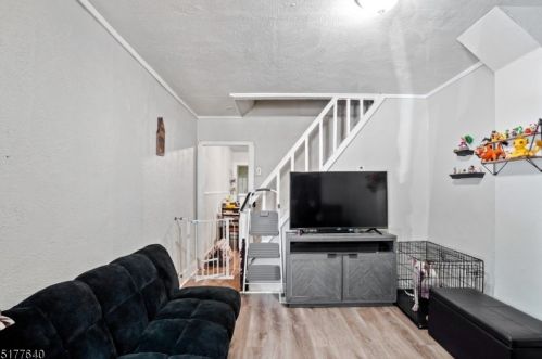 35 Hills Pl, Trenton, NJ 08611-2811