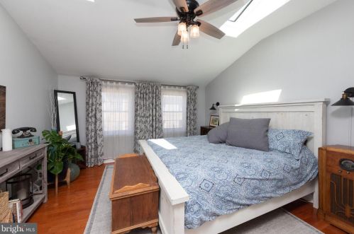 1015 4 St, Philadelphia PA 19147-4106 exterior