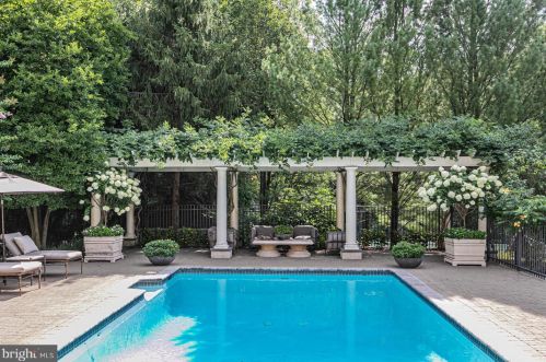 110 Brooks Bnd, Princeton NJ  08540-7545 exterior
