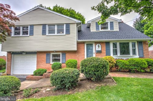 1651 Sunset Ave, Lancaster PA  17601-4355 exterior