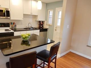 2062 Harwitch Rd, Columbus OH  43221-2726 exterior