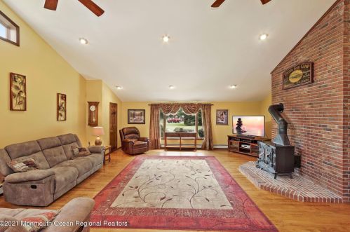 278 Edgebrook Rd, Trenton NJ 08691-3732 exterior