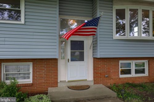 1117 Devonshire Rd, Lancaster PA  17601-1649 exterior