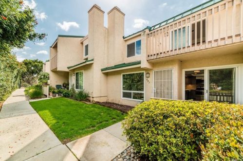 687 Ascot Dr, Vista CA  92083-4204 exterior