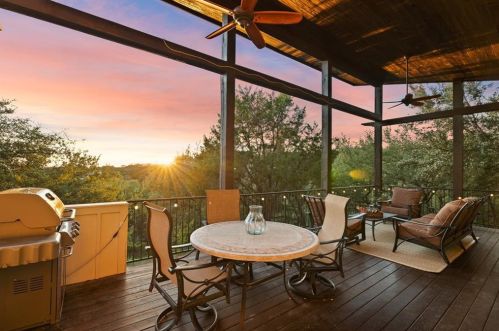 4008 Dry Creek Dr, Austin TX  78731-4825 exterior