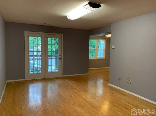 307 Green Hollow Dr, Iselin, NJ 08830-2922