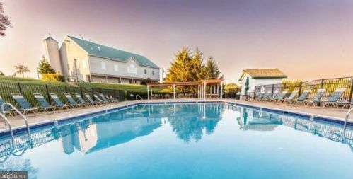 110 Dovefield Dr, Lancaster PA  17603-4686 exterior