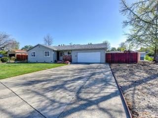 100 Briarcliff Dr, Folsom, CA 95630-3314