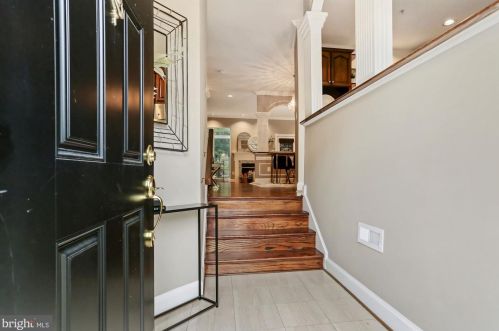 6022 Kelsey Ct, Falls Church, VA 22044-2944