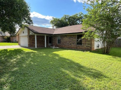313 Golden Oaks Dr, Georgetown, TX 78628-3321