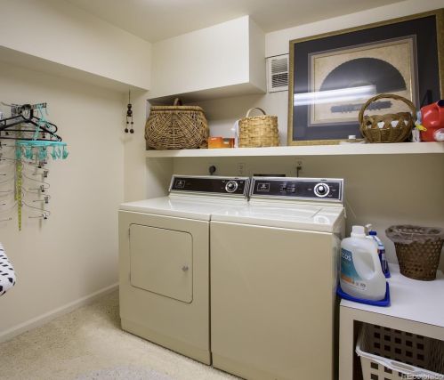 6193 Briarwood Cir, Englewood CO 80112-1035 exterior