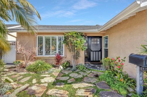 16352 Bayshore Ln, Huntington Beach, CA 92649-2613