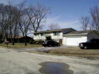 977 Roxanna Cir, Kankakee, IL 60901-8172
