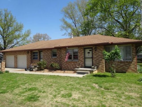117 Marshall Pl, Brownsville, IL 62821-1355