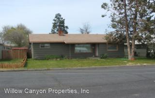 586 1st St, Metolius OR  97741-1204 exterior