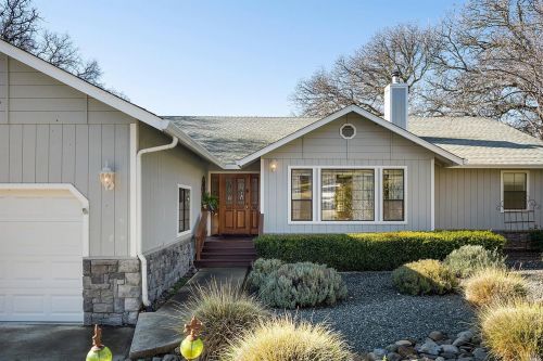 18357 Pinewood Ct, Middletown, CA 95467-8700