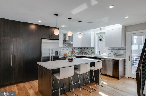 720 4 St, Philadelphia PA 19147-3127 exterior