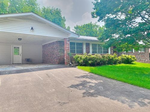 2450 Kenneth St, Marietta, GA 30066-5324