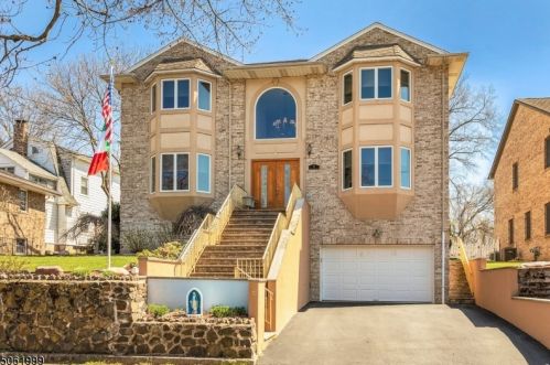 16 Sunset Dr, Nutley, NJ 07110-2104