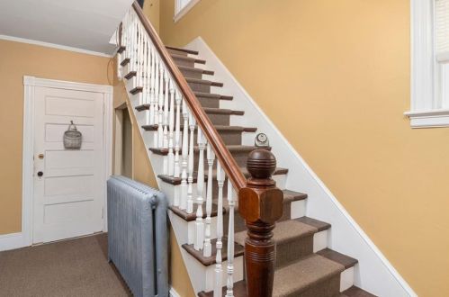13 Brinley St, Middletown, RI 02840-3238