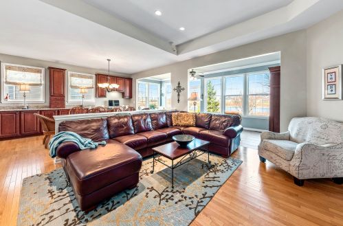 3611 Greystone Ave, Naperville, IL 60564-4648