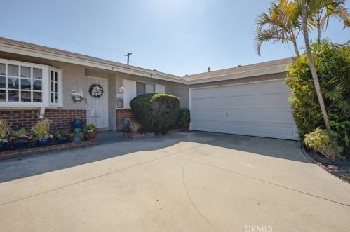 6382 Yale Cir, Huntington Beach, CA 92647-2544