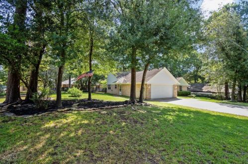 65 Blush Hill Dr, Conroe, TX 77304-1109