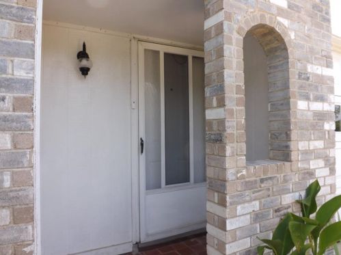 2002 Rose Hill Rd, Carrollton TX  75007-3118 exterior