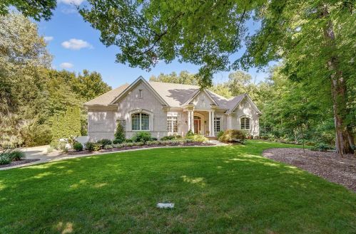 7570 Deep Woods Ct, Springboro, OH 45066-8570
