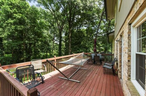 6879 Lockridge Dr, Atlanta GA  30360-1514 exterior