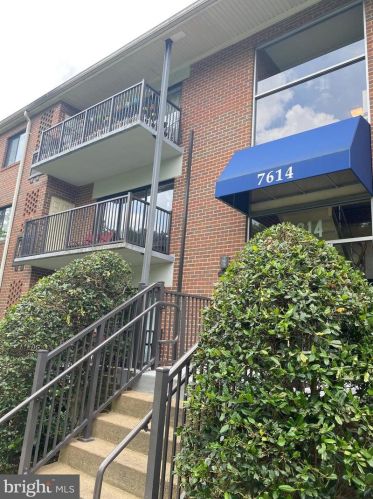 7614 Savannah St, Falls Church, VA 22043-3691