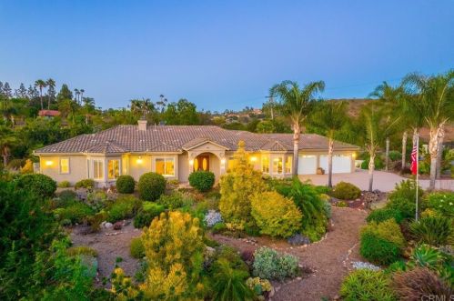 2021 Pleasant Heights Dr, Vista CA  92084-2844 exterior