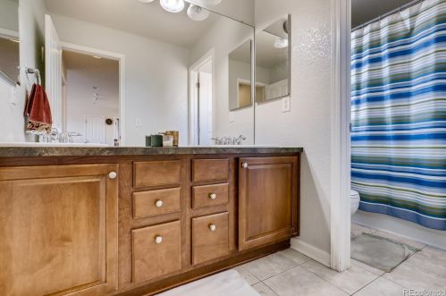 24661 Ontario Dr, Aurora CO 80016-4125 exterior