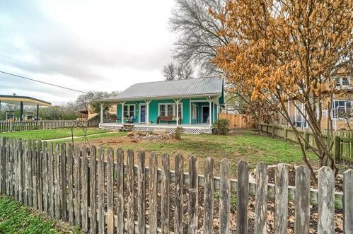 805 Main St, Webberville, TX 78621-1631